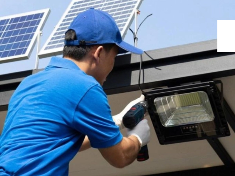 cách lắp đèn năng lượng mặt trời 500W